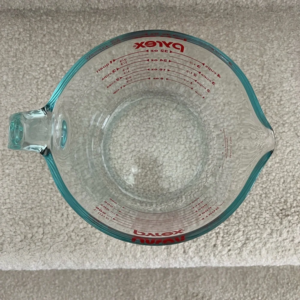 Pyrex 4 Cup / 1 Quart Measuring Glass Red Lettering EXCELLENT - Picture 3 of 4
